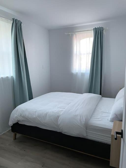 871 Shefford Suite 207 3Chambres โบรมอนต์ ภายนอก รูปภาพ
