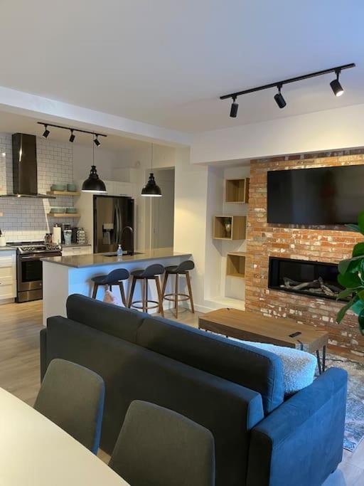 871 Shefford Suite 207 3Chambres โบรมอนต์ ภายนอก รูปภาพ